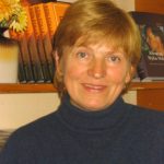 Komplektavimo skyriaus vyresn. bibliotekininkė Sigutė Kazlauskienė, 2005 m. Fot. Laimutė Kraukšlienė.