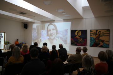 „Ar šiukšlėms paveiksle vieta?“ – kartu su bibliotekų savaite atidaryta unikali paroda