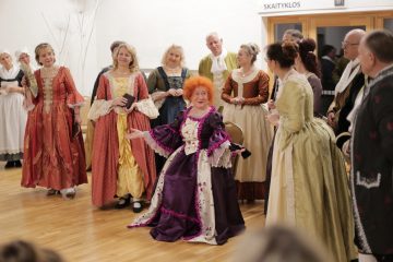 Teatralizuotos edukacinės istorinių kostiumų ir šokių programos pristatymas