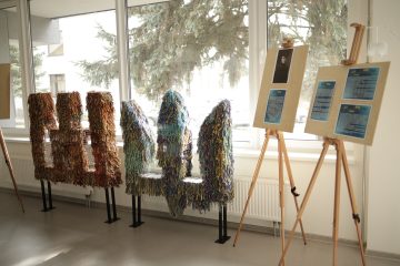 Bibliotekoje eksponuojamos iniciatyvos „Laisvės stulpai“ instaliacijos