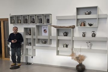 Bibliotekoje „Kalėdinė arbatinukų paroda“