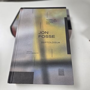 Naujos knygos bibliotekoje: nuo įtemptų detektyvų iki istorijų, atveriančių kitokį pasaulį
