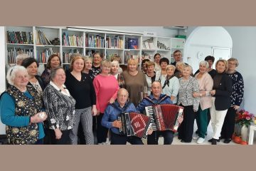 Nuo rankdarbių iki dainų: šilta ir jautri popietė Igliaukos bibliotekoje